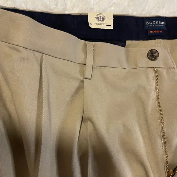 Dockers Comfort Khaki Men’s Comfort Waistband Relaxed Fit Pleated Pants 40X32 - Picture 13 of 14